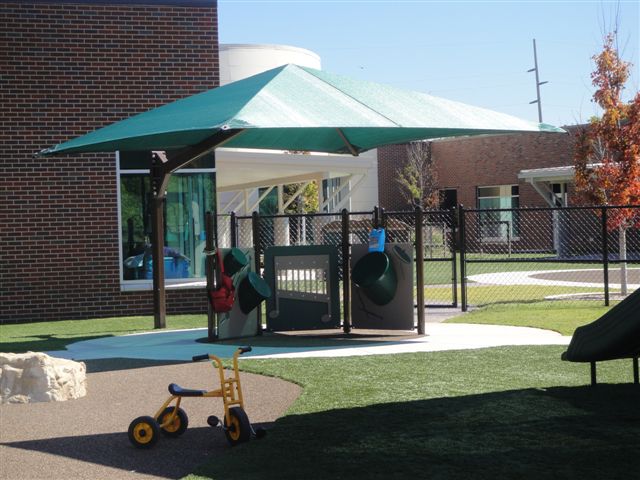 Cantilever Umbrella Pyramid